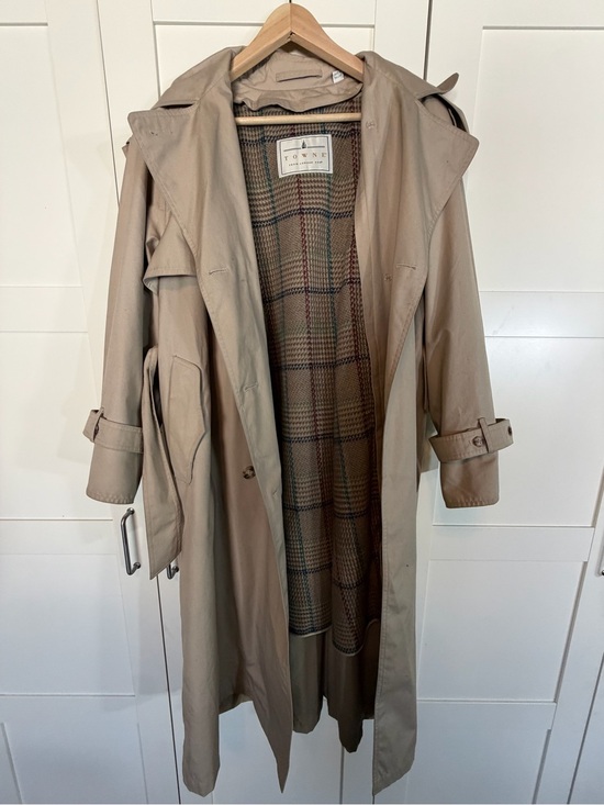 London Towne Jackets & Blazers - Vintage Trench Coat with Plaid Lining W